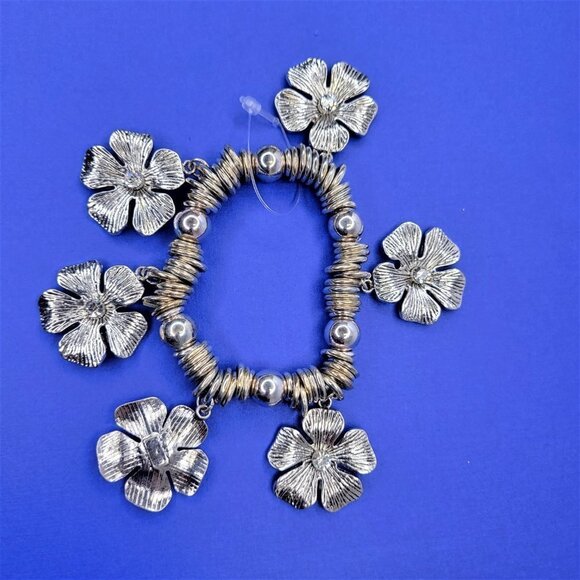 SILVER tone Stretch Flower Bracelet - Picture 2 of 7